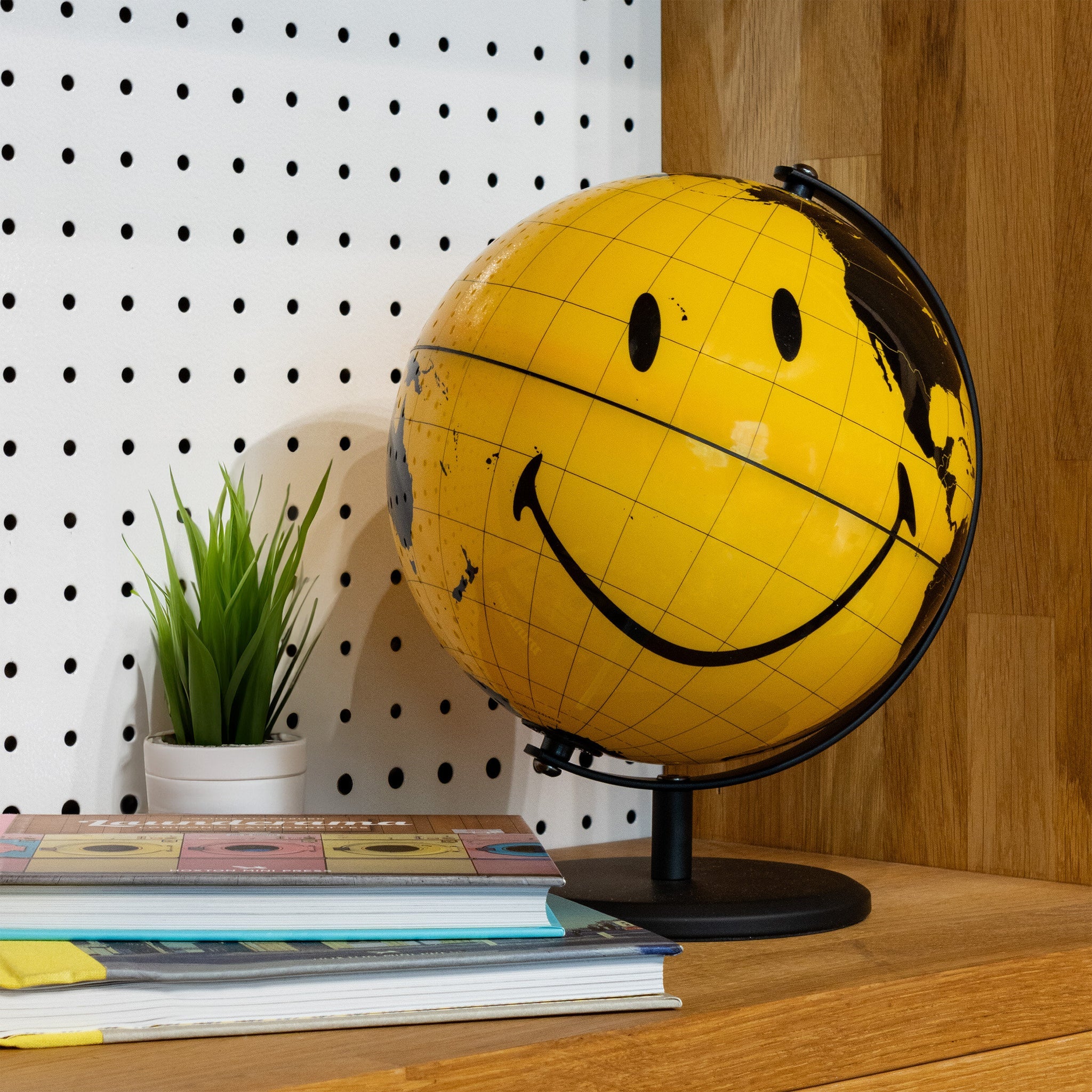 KLauer Rechargeable Tri-Color Smiley Face Night Light, Homey Girl's Bedroom  Bedside Floor Lamp - Adorable Children's Room Decorative Lamp, 